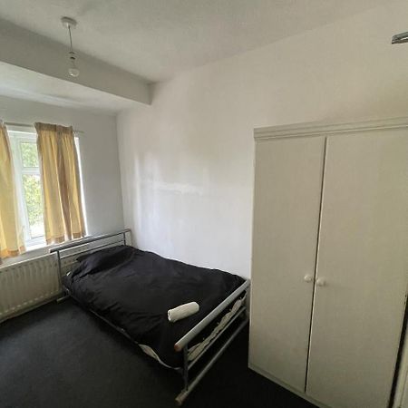 אילפורד Cozy Private Rooms In Homestay מראה חיצוני תמונה